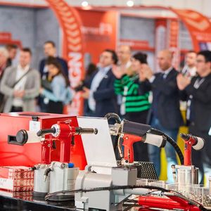 Die Fastener Fair Global bietet Herstellern, Grosshändlern, Vertriebsunternehmen und Lieferanten einen Marktplatz, um Produkte und Lösungen aus allen Bereichen der Verbindungs- und Befestigungstechnologie zu beziehen und zu handeln.(Bild:  RX Global)