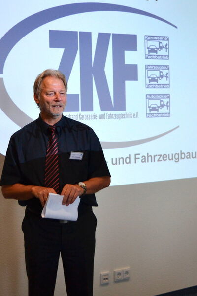 ZKF-Vizepräsident Uwe Heiseler moderierte den Workshop „Karosserie- und Fahrzeugbau. (Lauer)
