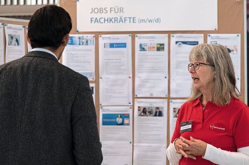 Besonderheit in Sindelfingen: Der Stand vom T5 Karriereportal mit einer Jobwand, die Stellenangebote für den Laborsektor bot.    Mehr Infos zu den kommenden LAB-SUPPLY-Messen finden Sie auf www.lab-supply.info (Bild: Stefan Stark)