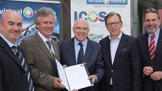 V.l.n.r.: Prof. Hermann Steffan (Virtual Vehicle/VSI – TU Graz), Dr. Jost Bernasch (Virtual Vehicle), Prof. Helmut List (AVL), Landesrat Dr. Christian Buchmann, Vizerektor Prof. Ulrich Bauer (TU Graz). (Foto: Virtual Vehicle)