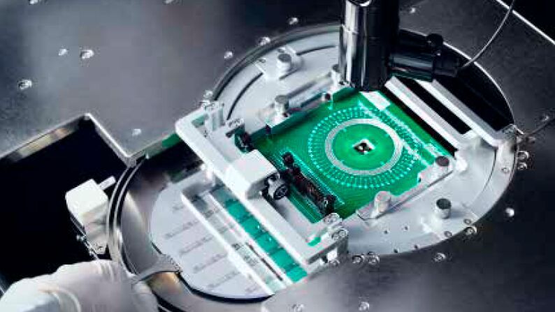 Wie ein finnisches Unternehmen das Infrastrukturproblem der Quantencomputer lösen und so skalierbar machen will.(Bild:  Semiqon)