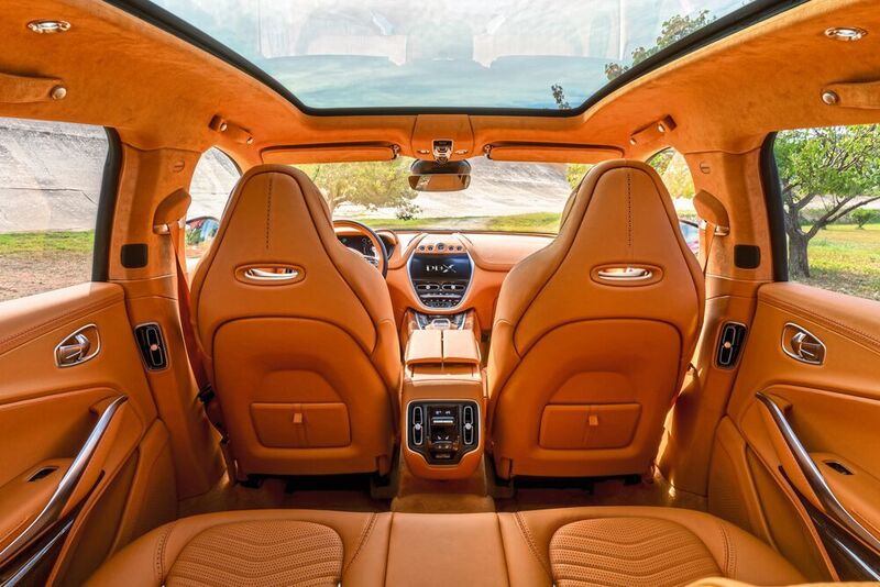 Auf der Rückbank gibt es zwei vollwertige Sitze. (Aston Martin)