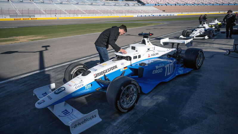 „TUM Autonomous Motorsport” will auch in diesem Jahr seinen Titel als Champion der „Indy Autonomous Challenge” verteidigen.
