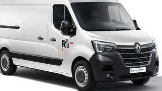Von der Fahrzeugfront über den Innenraum und die Motoren bis zu den Fahrerassistenzsystemen – Renault Trucks hat den Master gründlich überarbeitet. (Renault Trucks)