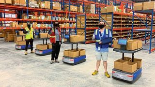 Eine Software erinnert die Mitarbeiter daran, die Bereiche von Chuck mit häufigen Berührungen regelmäßig zu reinigen. (6 River Systems)