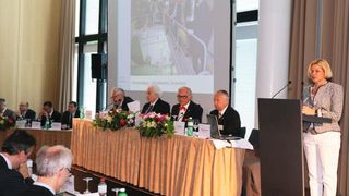 Monique Juillerat, Corporate Director Public Relations von Endress+Hauser bei der Präsentation der Jahresbilanz 2011. (Bild: Endress+Hauser)