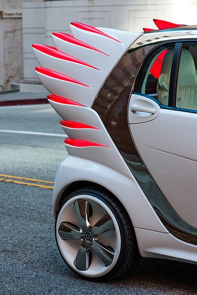... und mit Elementen in der Form von Raketen dekoriert. Dieses Designelement hat aber nicht nur Dekozwecke: ... (Daimler)