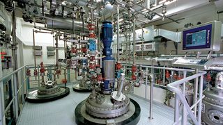 Abb.2: In immer mehr Bereichen setzt sich die Online-Chromatographie durch
(im Bild eine GMP-Mehrzweckanlage). (Archiv: Vogel Business Media)