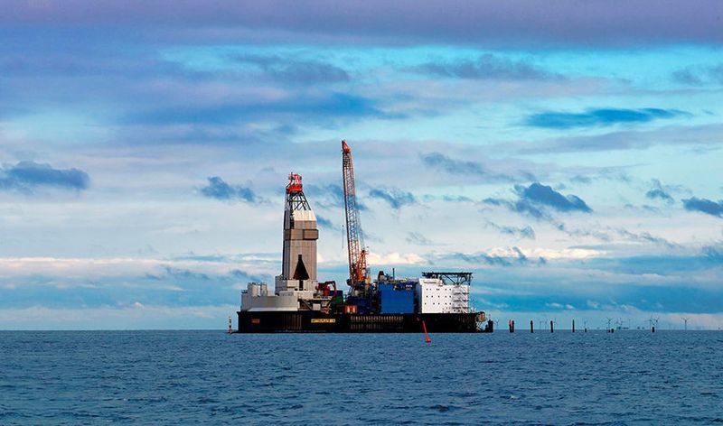 Das Offshore-Feld Mittelplate, an dem Wintershall gemeinsam mit Dea Deutsche Erdöl zu je 50 % beteiligt ist, stellt eine tragende Säule der Erdölförderung in Deutschland dar. Mehr als 34 Millionen Tonnen Erdöl wurden bereits aus der Lagerstätte gefördert. Damit Mittelplate auch in Zukunft einen wichtigen Beitrag zur heimischen Förderung leisten kann, haben Wintershall und Dea bereits 2017 eine weitere Bohrkampagne bis zum Jahr 2022 angestoßen. (BASF)