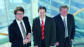Das österreichische Weba-Führungsteam mit optimistischem Blick in die Zukunft: Robert Steiner, Hannes Feuerhuber und Herbert Danzinger (von links). Bild: Weba (Archiv: Vogel Business Media)