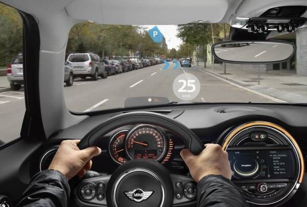 Kontaktanaloge Navigation soll ebenfalls die Sicherheit erhöhen. (Bild: BMW)