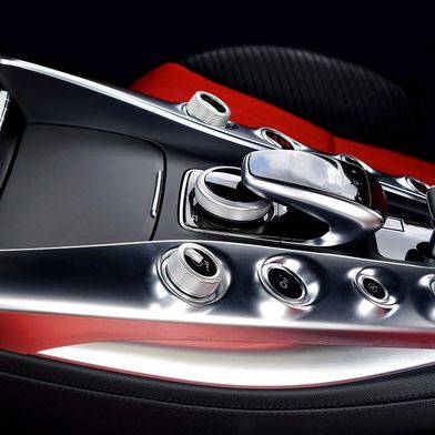 Plastics are used in automobiles in various applications, including the center console. (Bild: Various Photography)