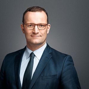 Bundesgesundheitsminister Jens Spahn gibt sich zufrieden: „Das Implantateregister ist ein wichtiger Schritt für mehr Patientensicherheit. Zudem sorgen wir dafür, dass Patienten schneller Zugang zu neuen Therapien bekommen.“ 