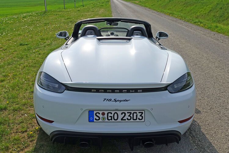 Gänzlich neu ist aber das Heck, das mit den zwei charakteristischen Höckern aufwartet. (Bild: Schreiner/»kfz-betrieb«)