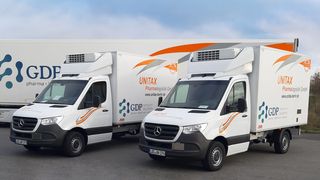 Unitax-Lieferfahrzeuge für die Impfstofflogistik: In Brandenburg verteilt der Dienstleister mit GDP-, GSP- und GMP-Zertifikaten den temperaturempfindlichen Biontech/Pfizer-Impfstoff. (Bild: Unitax)