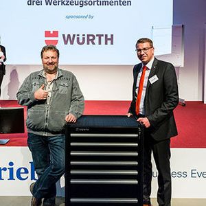 Über den Würth-Werkstattwagen mit drei Werkzeugsortimenten durfte sich Klaus Wentow (Klaus Wentow Kfz-Technik, Borken) freuen.