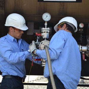 Im Rahmen von TUIS können Berufs- und Freiwillige Feuerwehren, Polizei oder andere Katastrophenschutzhelfer sowie die Deutsche Bahn bei den TUIS-Chemie-Werkfeuerwehren telefonische Beratung (Stufe 1), Fachleute vor Ort (Stufe 2) und technische Hilfe (Stufe 3) anfordern.