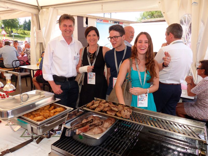 Die Gäste genossen die österreichischen Delikatessen. (Fronius)