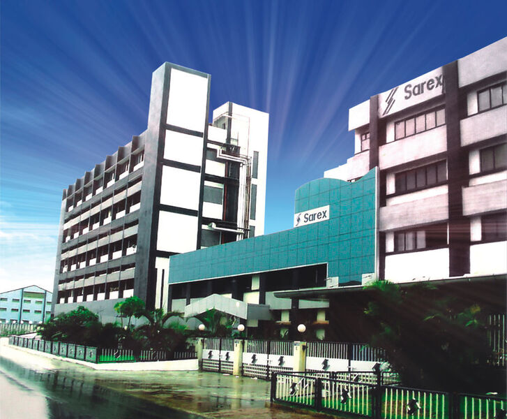 Sarex Overseas ist ein führender Hersteller von Feinchemikalien und Zwischenprodukten (API). Die SARAF Gruppe ist zertifiziert mit ISO 9001, 14001 und OHSAS 18001 von URS, UK. Unsere Unternehmenszentrale befindet sich in Andheri, während unsere Produktionsstätte und das F&E-Labor in MIDC Tarapur, etwa 100 km nördlich von Mumbai, Maharashtra, liegen. (Bild: Sares Overseas/Chemspec Europe)