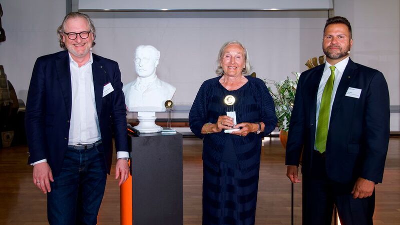 Renate Pilz übernahm das Unternehmen und musste gegen festgefahrene Glaubensgrundsätze in der Elektromechanik ankämpfen. Dafür wurde sie nun mit der Rudolf-Diesel-Medaille ausgezeichnet. 