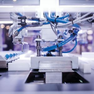 Auch die Integration von Antriebstechnik und Sensorik ist ein aktueller Trend: So entstehen sich selbst regelnde Antriebsbaugruppen – ein erster Schritt in Richtung intelligenter Antrieb.