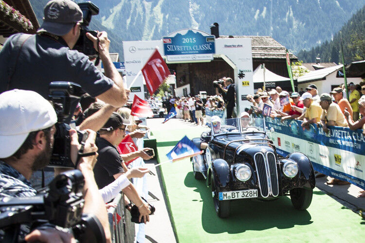 Quer durchs Montafon: Start zur ersten Tages-Etappe der Silvretta Classic 2015 in Sankt Anton. (Foto: Rolls-Royce)