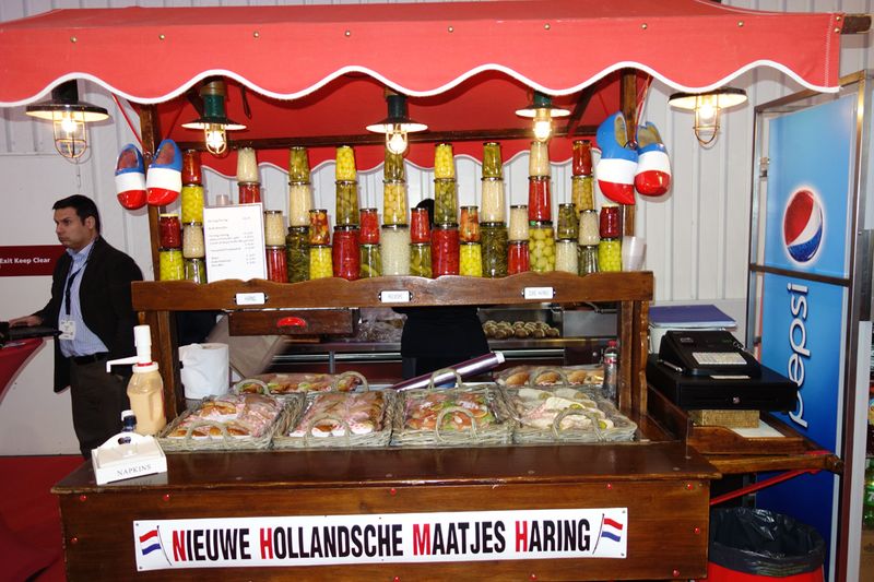 Fisch und Gurken auf der Messe, die Nachfrage muss sehr groß sein! (Bild: IT-BUSINESS)