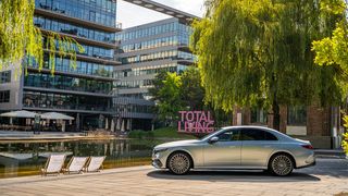 Die Mercedes-Benz E-Klasse 220 d 4Matic Limousine bei der Präsentation in Wien im Juli 2023. (Bild: Mercedes-Benz AG)