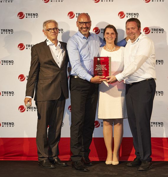 Partner Award „Rising Star“ 2016 Deutschland  pco Personal Computer Organisation GmbH & Co. KG, übergeben an Christian Gäbel und Dennis Grüschow durch Alexandra Arnold und Martin Ninnemann (l., Trend Micro) (Trend Micro)