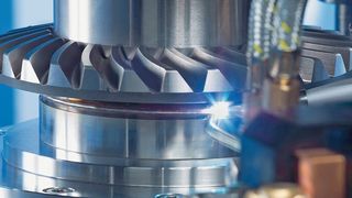 Emag Automation bietet mit dem Doppellaserschweißen die Möglichkeit zur produktiveren Tellerradbefestigung auf das zugehörige Differentialgehäuse. (Bild: Emag)