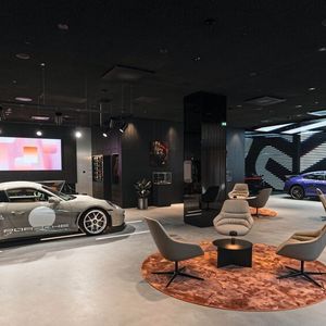 Das Porsche-Studio Baden-Baden bietet mindestens zwei Ausstellungsfahrzeugen Platz.(Bild:  Porsche AG)