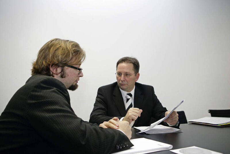 Hans-Dieter Wysuwa (rechts) spricht mit IT-BUSINESS-Redakteur Stefan Riedl. (Archiv: Vogel Business Media)