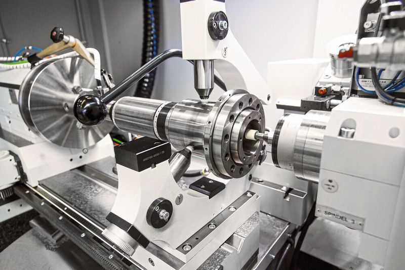 Die hochpräzise Innen- und Universalschleifmaschine ILD von Danobat-Overbeck kann hochkomplexe Teile, die verschiedene Schleifprozesse erfordern, in einer Aufspannung schleifen.  (Danobat)