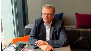 BVSK-Präsident Michael Wessels eröffnet das Kfz-Sachverständigenforum 2026 mit einem Grußwort.  (Bild: VCG - Otto)