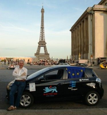 Zwischenstopp vor dem Eiffelturm in Paris (Bild: ePROJEKT)