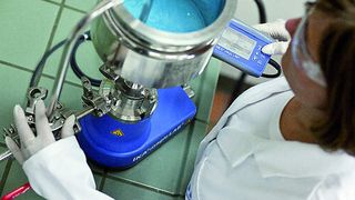 Abb. 1: Reale Produktionsbedingungen bereits im Labormaßstab: Der Magic Lab als Micro-Plant.  (Bild: IKA)