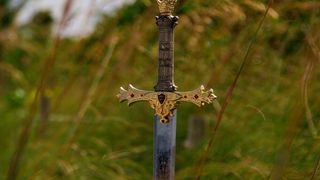 B2B-Marken können einiges von dem fränkischen Schmied Ulfberht lernen. Immerhin schaffte er es die Reputation des Namens Ulfberht drei Jahrhunderte aufrecht zu erhalten.  (Bild: gemeinfrei)