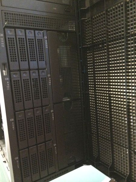 Abbildung 10: Hier ist der Tower geöffnet von vorne (Bild: Ostler)