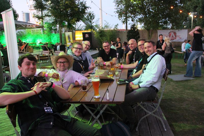 (v. l.) Luke Baker, Maciej Wieczorek, Christina Kaiser und Horst Günther, ZOTAC, Ralf Koczorowski, NVidia, Zisis Kasparidis, ZOTAC, Florian Betz und David Platte, NVidia (Bild: DC Club)