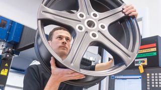 Die Leichtbau-Felgen werden mit den Lasern von Trumpf geschnitten. (Martin Stollberg / Trumpf)