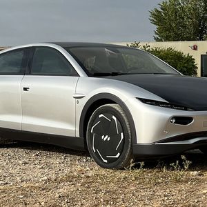 Mit minimaler Stirnfläche, Kameras statt Spiegeln, voll verkleideten Rädern und einem scharfen Schnitt am langen Heck hat der Zero einen cw-Wert von nur 0,175.(Bild:  Lightyear)