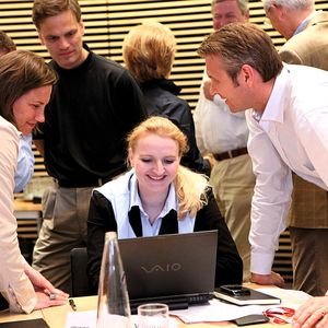 Executive-Education-Programme eröffnen den Teilnehmern die Gelegenheit, ihr Unternehmen aus der Helikopterperspektive zu betrachten.