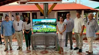 Vertrag in trockenen Tüchern! Von links: Matthias Lisson, Director Hy2gen Mexico, Cyril Dufau-Sansot, CEO Hy2gen AG, Angélica Lara Pérez Ríos, Ministerin für Umwelt, Biodiversität und Klimawandel, Claudeth Sarricolea, Gemeindepräsidentin Champotón, Ralph Wegner, Präsident der Mexion Corporation, Wolfgang Dold, Botschafter der Bundesrepublik Deutschland, Fernando Gamboa Rosas, Minister für wirtschaftliche Entwicklung. (Bild: Hy2gen)