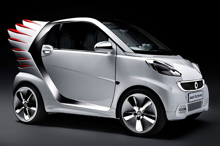 Der Smart Forjeremy soll im Jahr 2013 als limitierte Edition mit Straßenzulassung auf den Markt kommen. Die Preise für das geflügelte Design-Experiment sind bislang nicht bekannt. (Daimler)