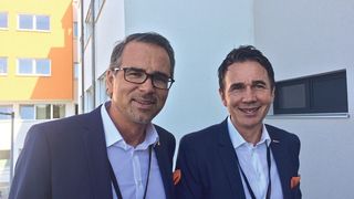 Einige Jahre stand nicht so sehr die Renditeorientierung im Fokus der Brüder Lothar (l.) und Gebhard Kübler, sondern die Investitionen in die Innovationsfähigkeit. Jetzt erntet die Strategie Früchte. (Karin Pfeiffer/elektrotechnik)