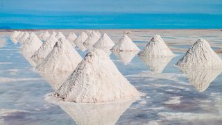 Lithium zu gewinnen ist aufwendig und teuer. CATL will deswegen Natrium-Ionen-Akkus in die Serienfertigung bringen. (Bild: ©Matyas Rehak - stock.adobe.com)