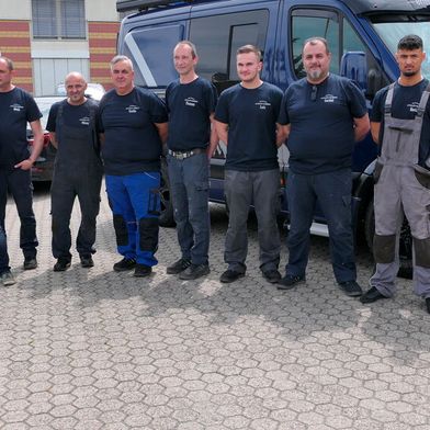 Michael Bremm und Angela Saborowski (li.) sind stolz auf das, was sie in Erftstadt geschaffen haben. Die Mitarbeiter des Unternehmens teilen dieses Gefühl. (Bild: Wenz - VCG)