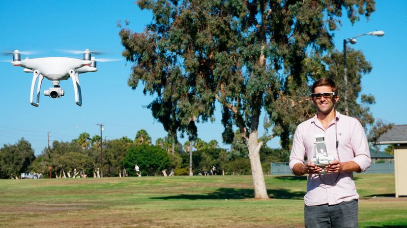 Epsen sieht die Steuerung von Drohnen als Einsatzbereich für die AR-Brillen der Moverio-Serie.  (Epson)