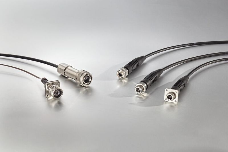 Robuste optische Konnektivität für anspruchsvolle industrielle Umgebungen  (EBM MIL 13 und S-RMC)  (Bild: Rosenberger)