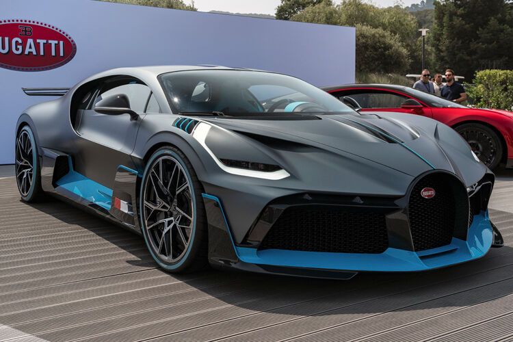 ... bringt dank der geänderten Karosserie 90 Kilogramm mehr Abtrieb auf die Straße. (Bild: Bugatti)